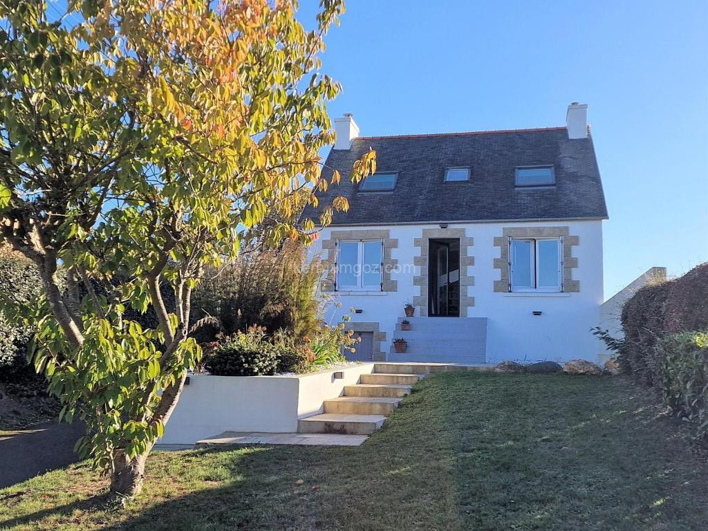 Photo de Beachside Vacation House in Locquirec