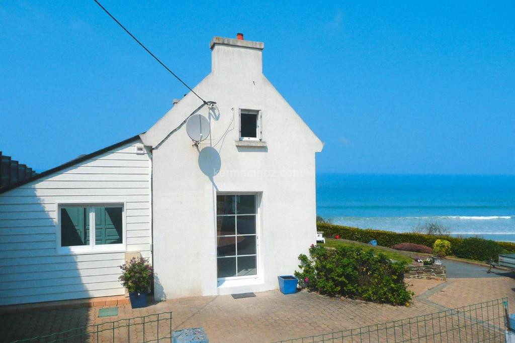 photo de Holiday Home Locquirec with Stunning Sea View, cleaning included