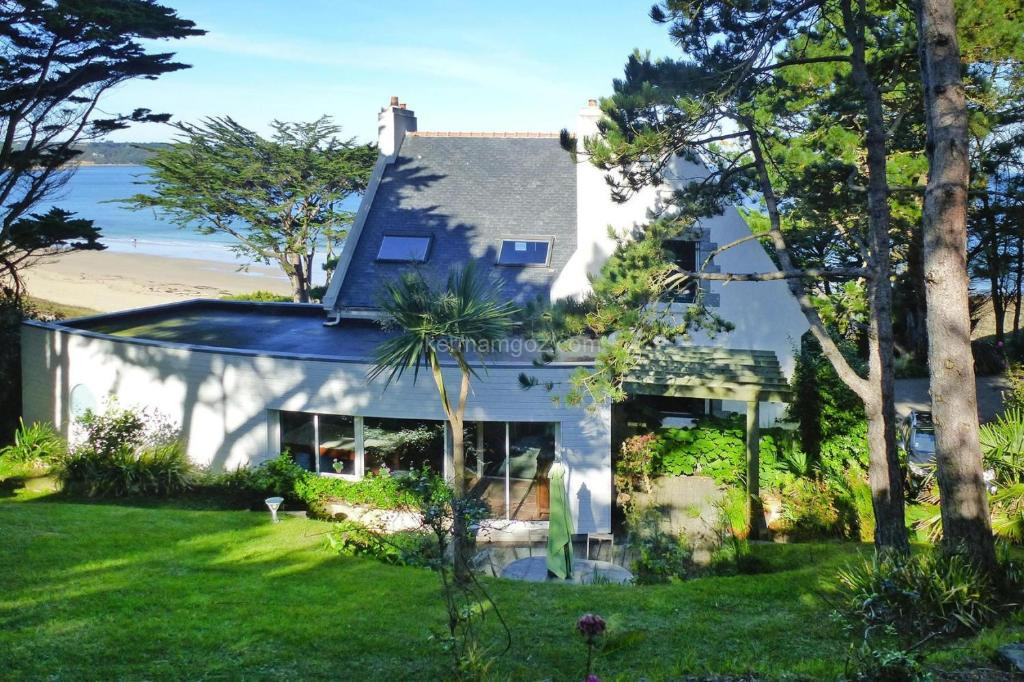 Photo de Beautiful 4 family villa overlooking the beach