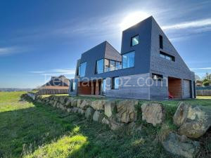 Villa with superb sea view, beach access 400 m à Locquirec