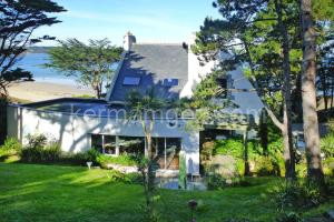 Beautiful 4 family villa overlooking the beach à Locquirec