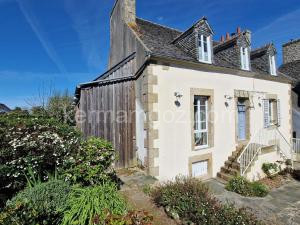 4 family home, walking distance to the beach à Locquirec
